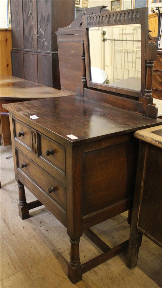 Small oak dressing chest(-)